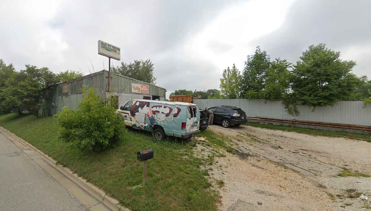 Valley Auto Wreckers at 610 Hill Ave, Aurora, IL 60505