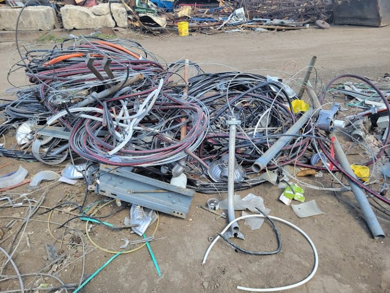 Courtney Car Crushing Scrap at 825 Hayne St Ottumwa IA 52501 1 2 768x576